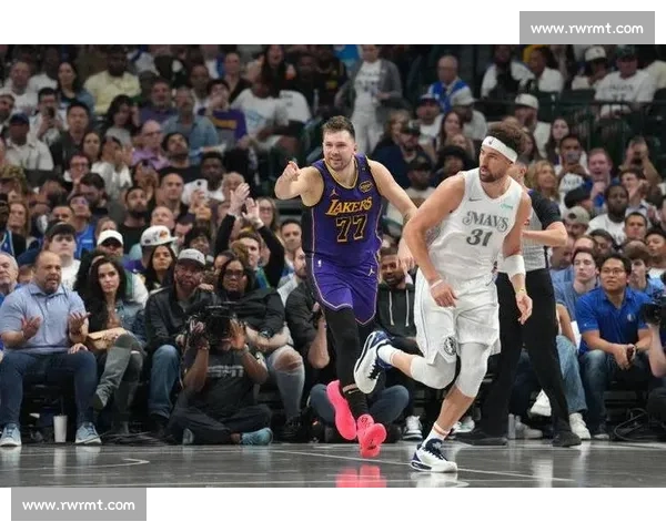 湖人大战独行侠精彩对决 詹姆斯携手戴维斯挑战东契奇