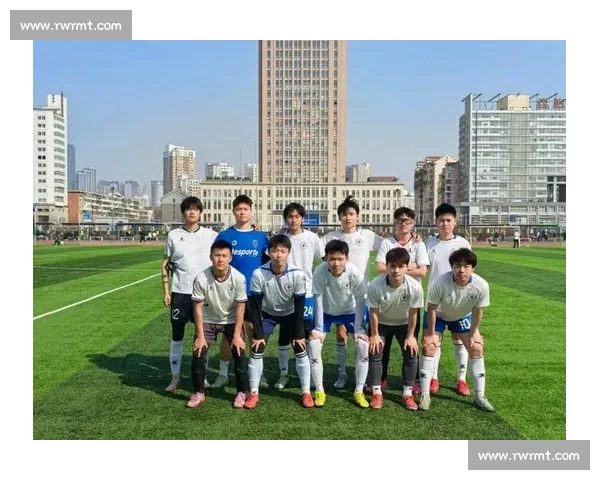 比赛结束后运动员握手展现体育精神与友谊的力量