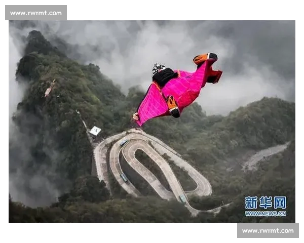 滑翼比赛新纪元：探讨极限飞行技术与全球竞技发展的融合趋势