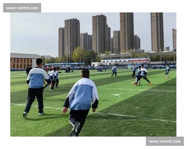 校园足球赛：青春与激情的碰撞，绿茵场上的拼搏与梦想